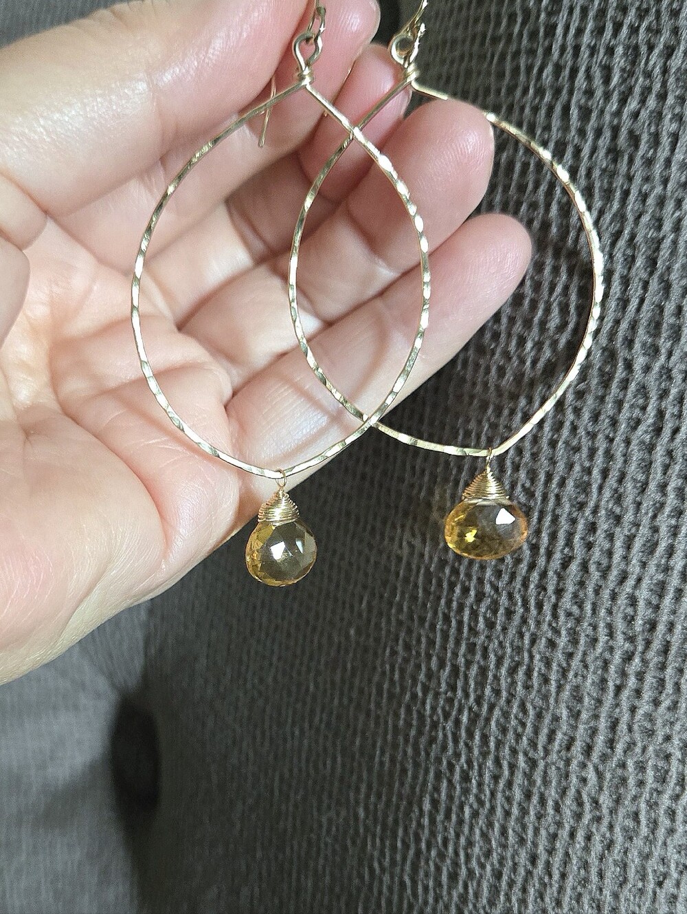 Hammered🔨 Gold💛 Open Ellipse Earrings With Dangling Citrine🧡 - NWOT - Picture 14 of 15